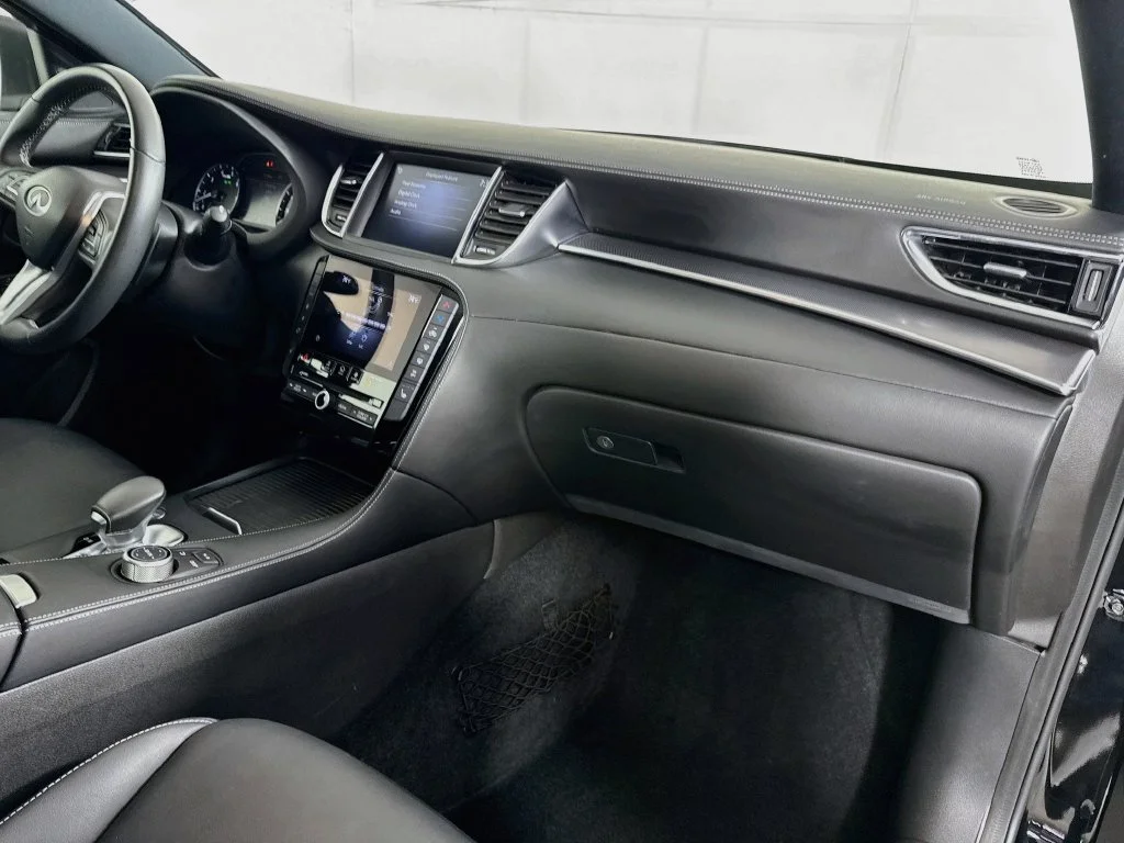 Certified Used 2022 Black INFINITI LUXE image 39