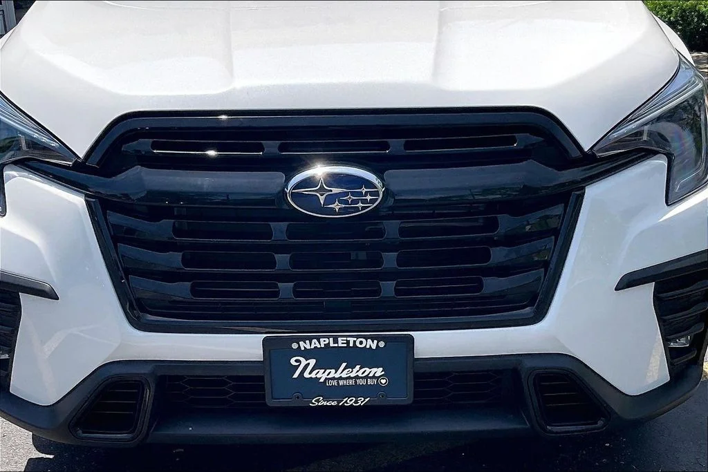 Used 2025 White Subaru Onyx Edition image 35