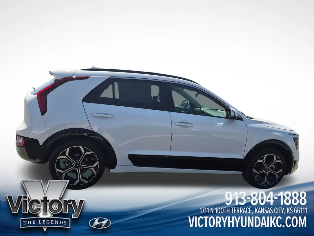 Used 2023 White Kia SX Touring image 6