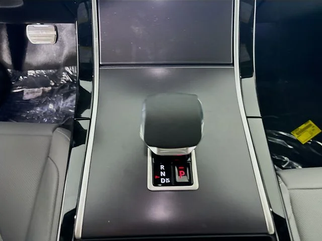 New 2026 Varesine Blue Land Rover Dynamic SE image 18