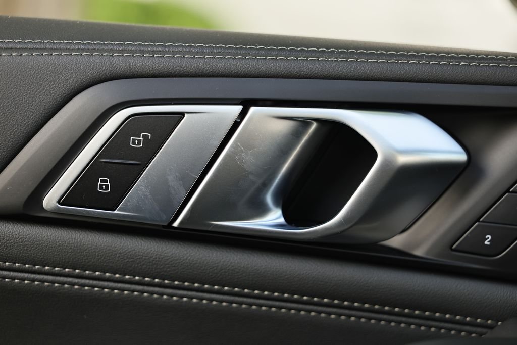 New 2027 Black Sapphire Metallic BMW xDrive40i image 15
