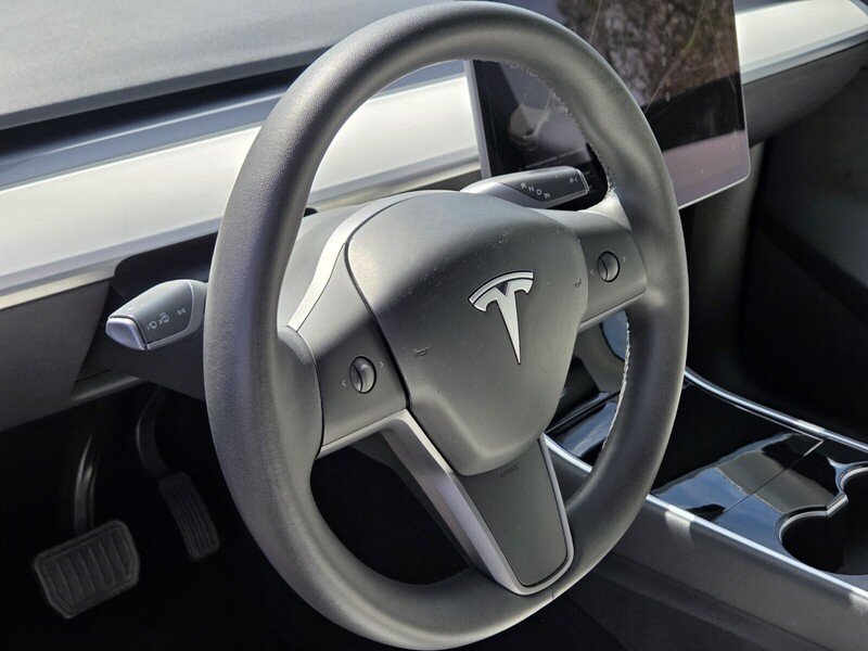 Used 2020  Tesla Long Range image 28