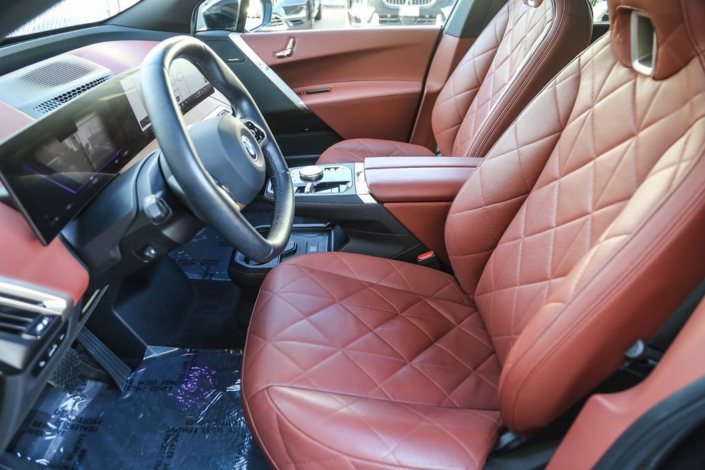 2025 BMW iX 50 - Photo 12