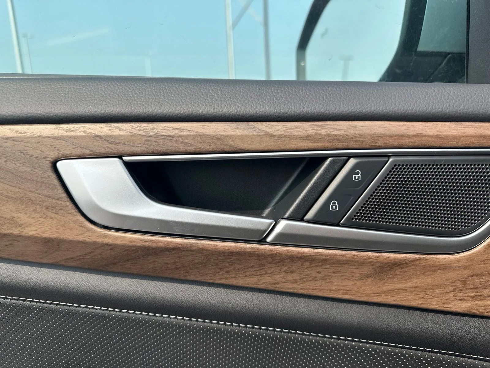 2026 Volkswagen Atlas SE w/Tech - Photo 16