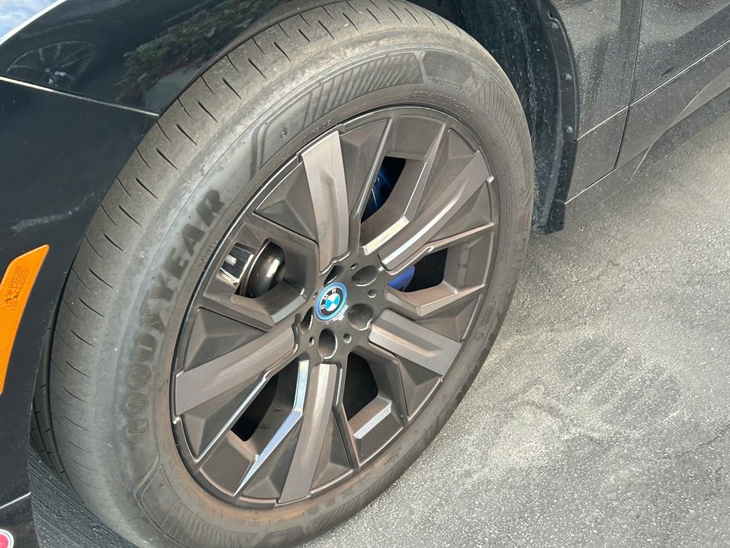 Certified Used 2024 Black Sapphire Metallic BMW xDrive50 image 3