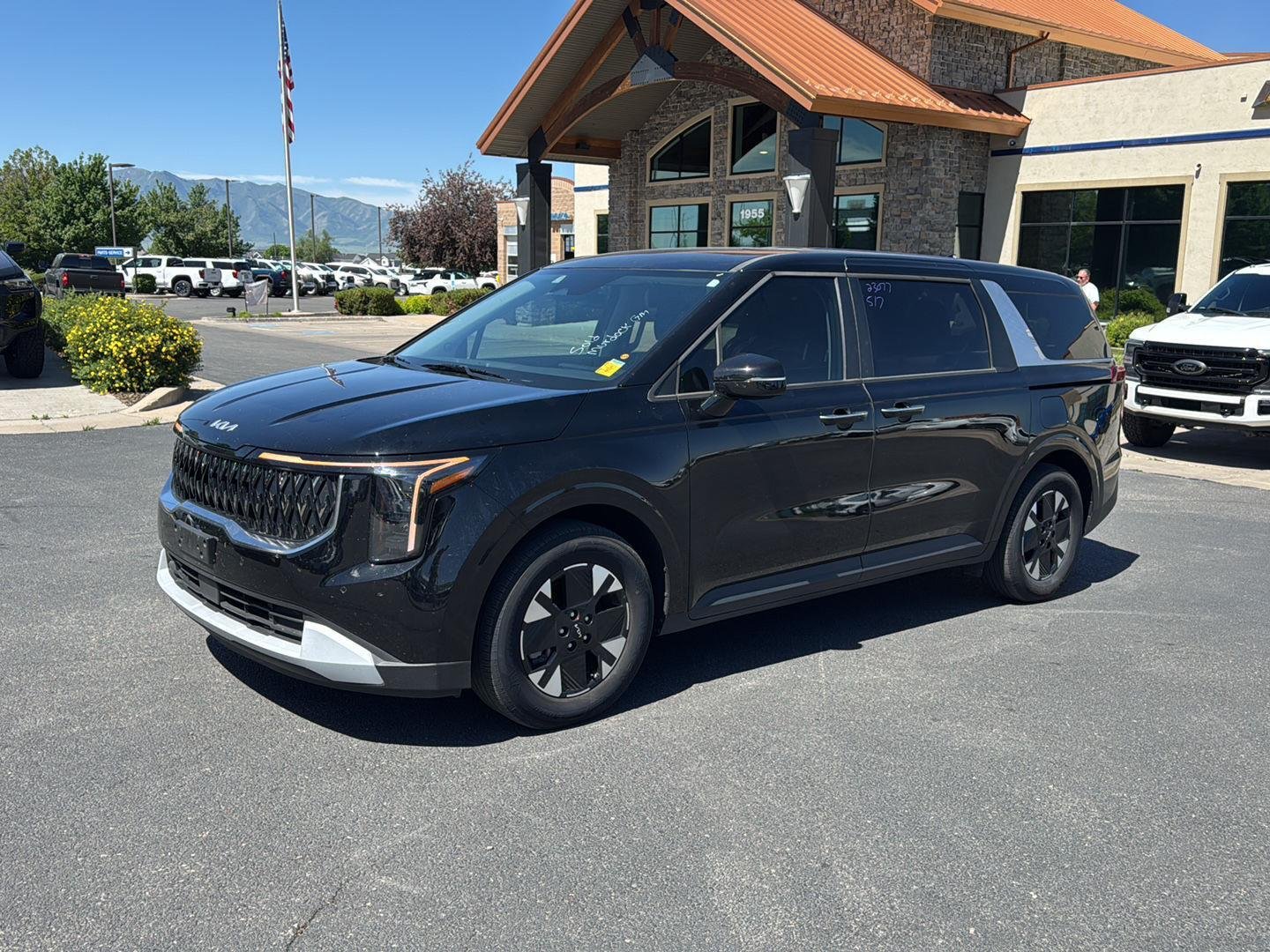 2025 Kia Sedona LXS HEV's photo