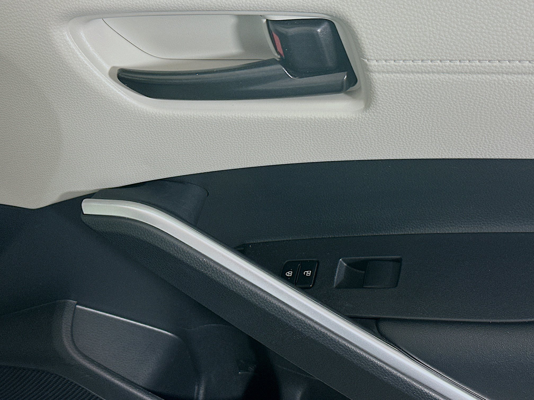 Used 2023 Silver Toyota L image 28