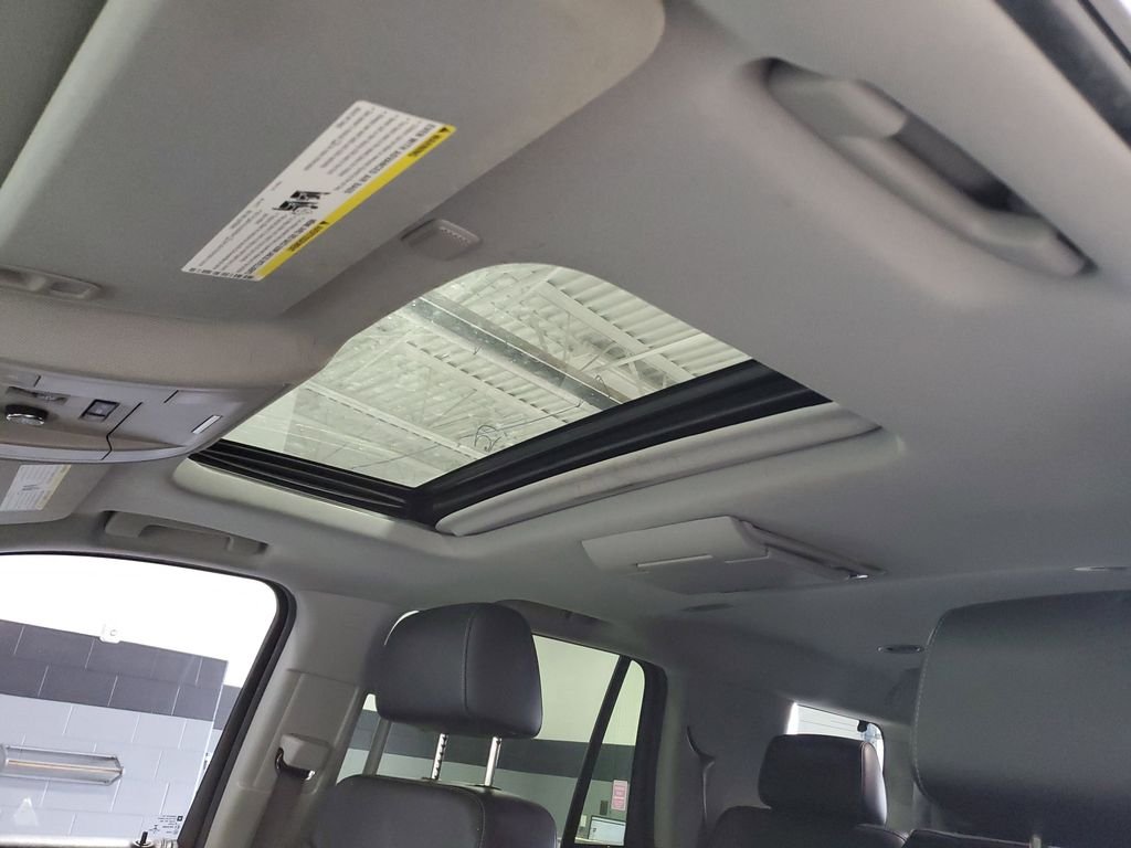 Used 2016 White Frost Tricoat GMC SLT image 20
