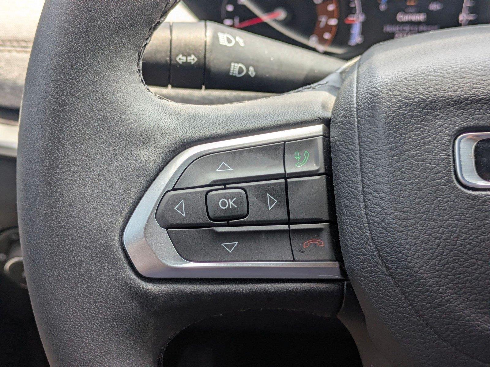 Used 2023 Bright White Clearcoat Jeep Latitude Lux image 17