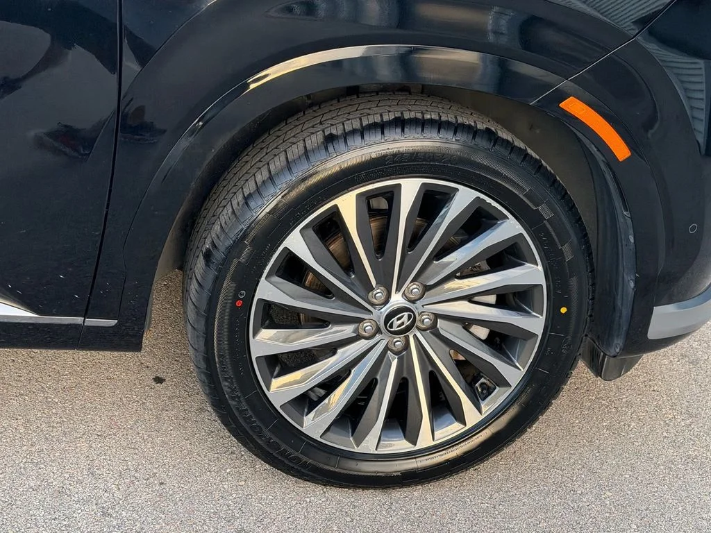 Used 2024 Black Hyundai Calligraphy image 9