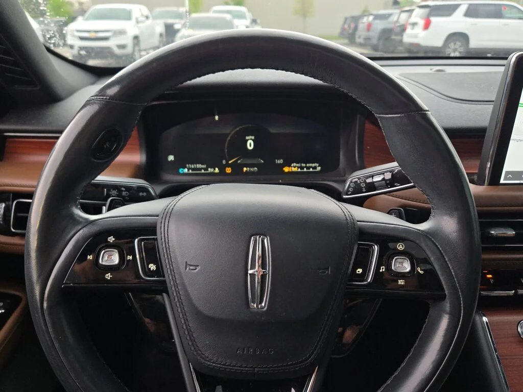 Used 2021 White Lincoln Reserve image 35