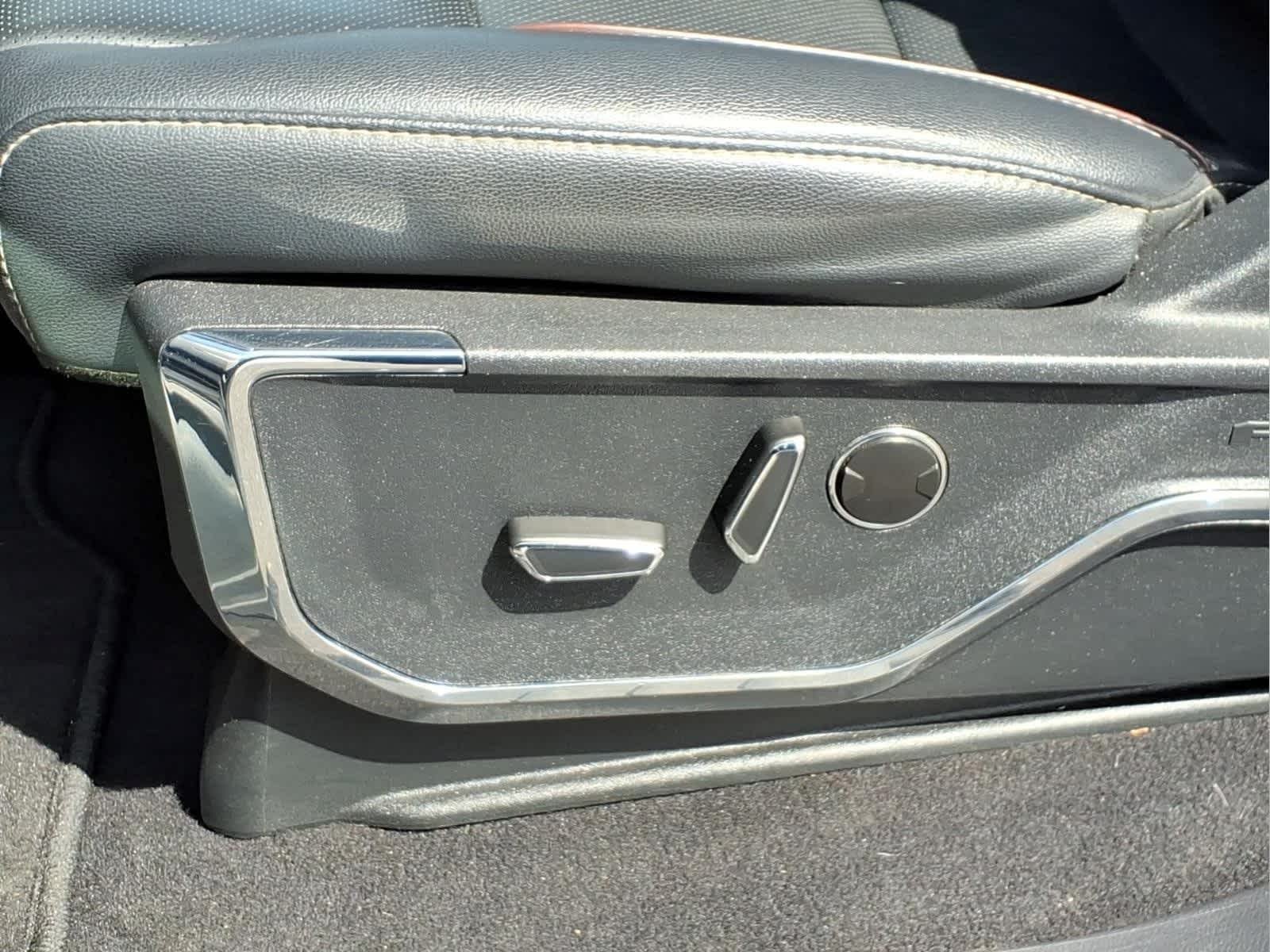 Used 2023 Iconic Silver Ford LARIAT image 16