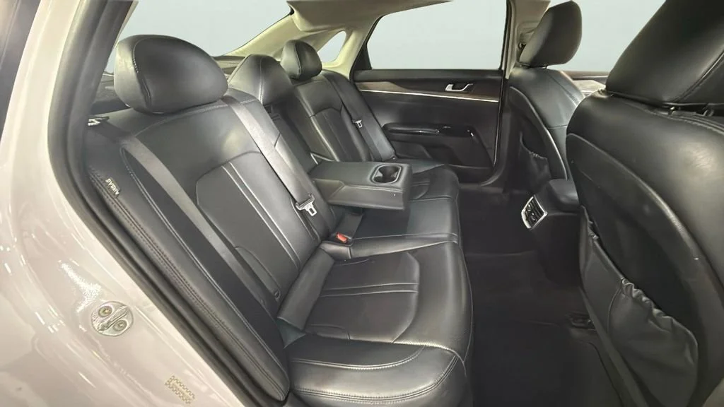 Used 2022 White Kia EX image 30