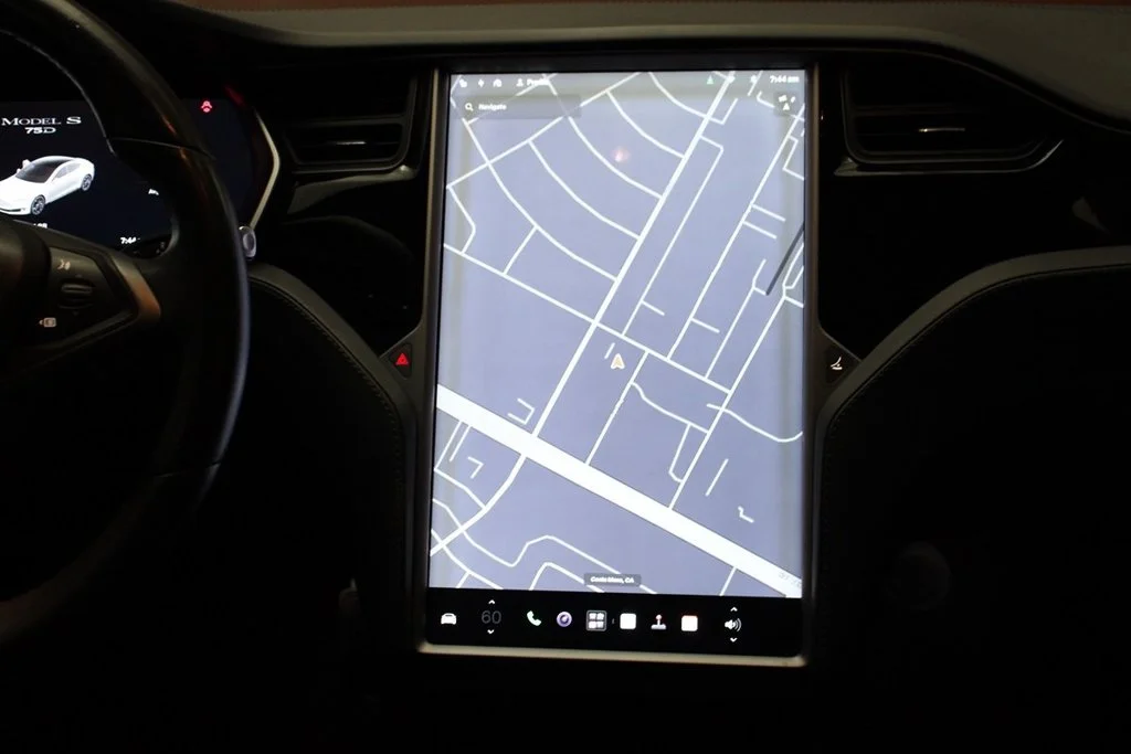Used 2018 Obsidian Black Metallic Tesla  image 33