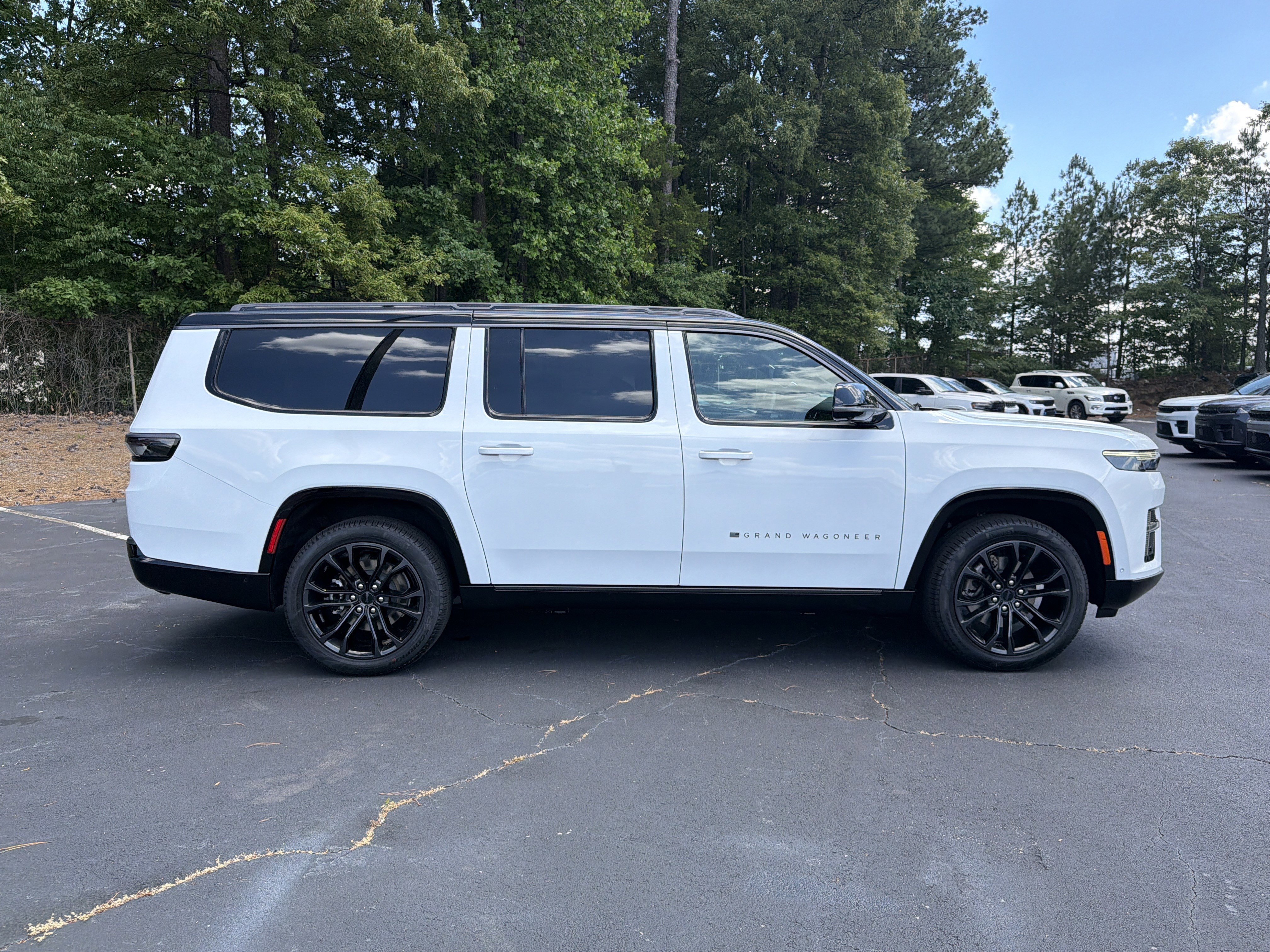 New 2026 Bright White Clear-Coat Exterior Paint Jeep Summit Obsidian image 9