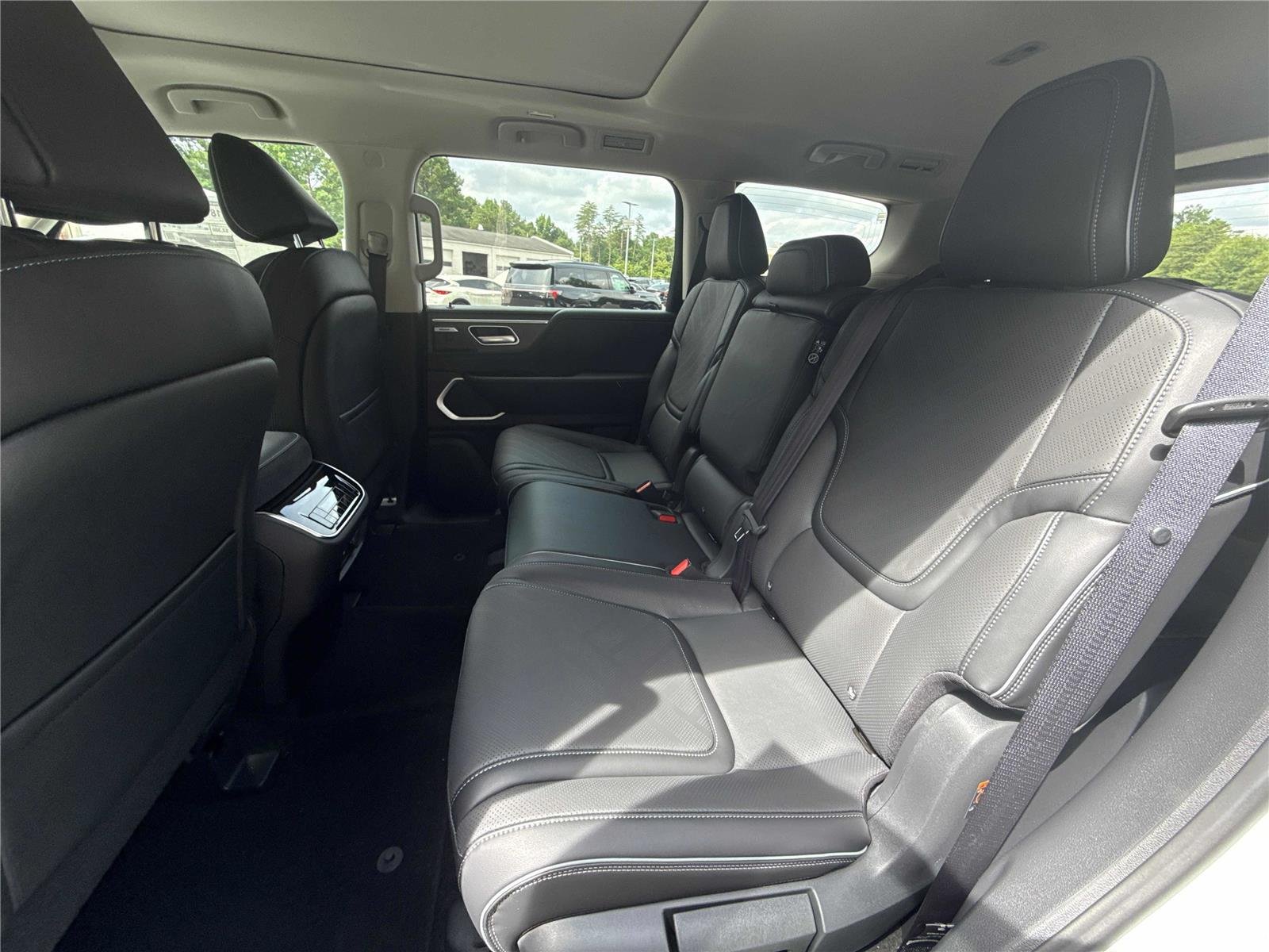New 2027 RADIANT WHITE INFINITI Luxe 2WD image 12