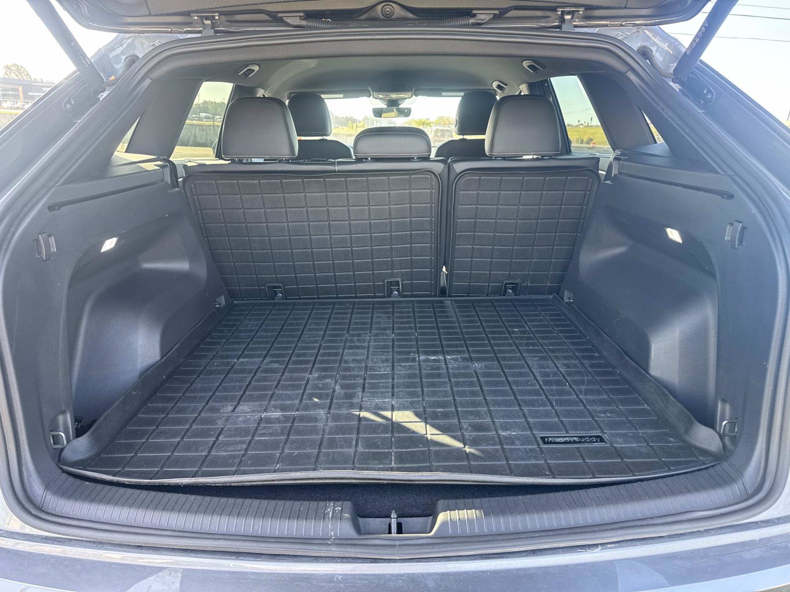 Used 2024 Gray Volkswagen 2.0T SE w/Technology image 8