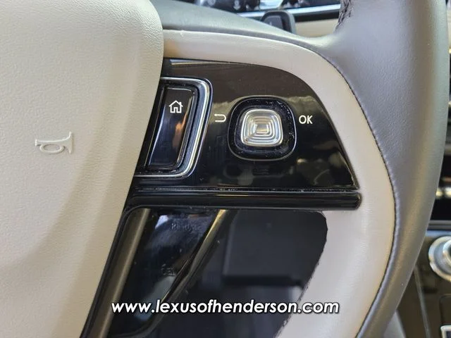 Used 2021 White Lincoln Standard image 23