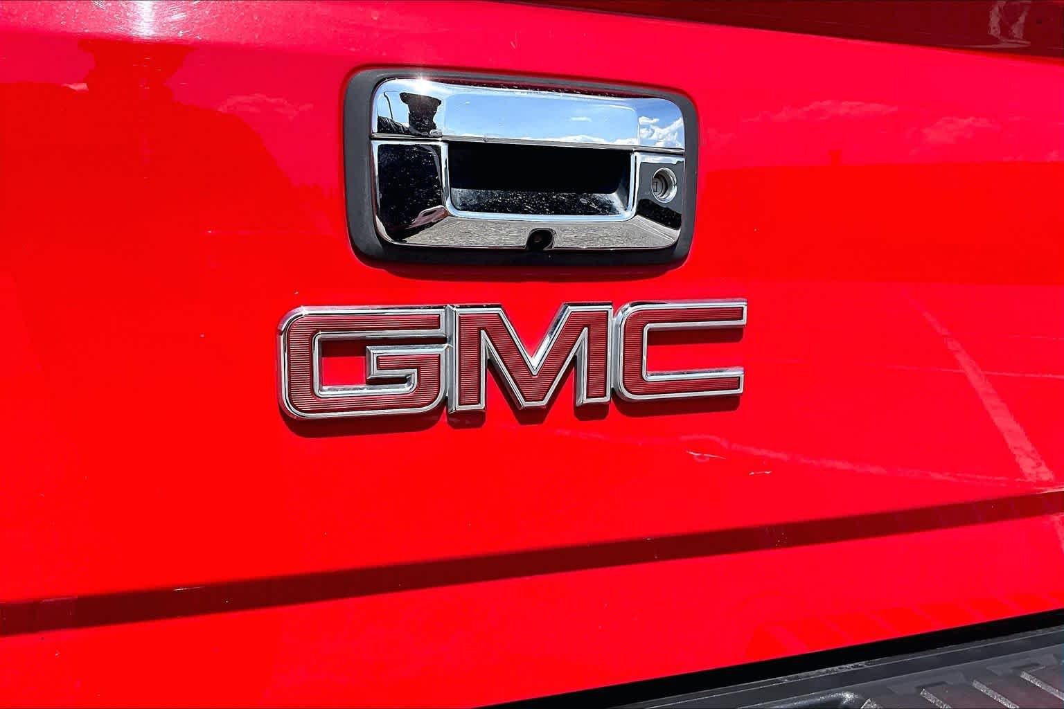 Used 2016 Cardinal Red GMC SLT image 10