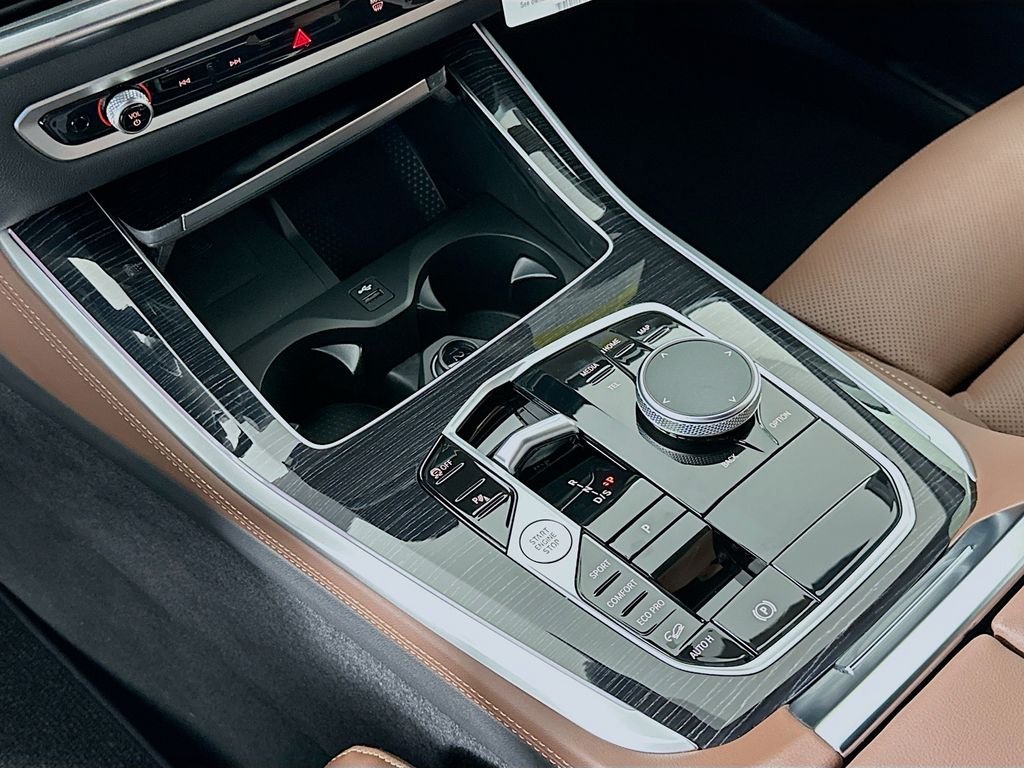Used 2026 Skyscraper Grey Metallic BMW xDrive40i image 15
