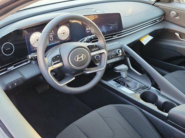 2025 Hyundai Elantra SEL - Photo 3