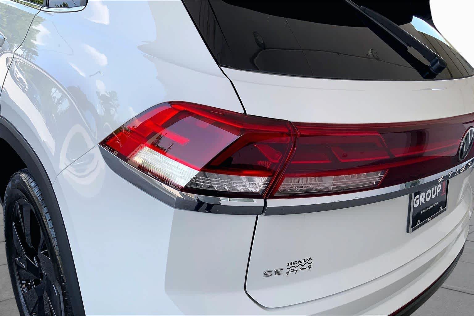 Used 2024 Pure White Volkswagen 2.0T SE w/Technology image 28