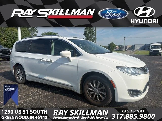 Used 2018 White Chrysler Touring L image 1