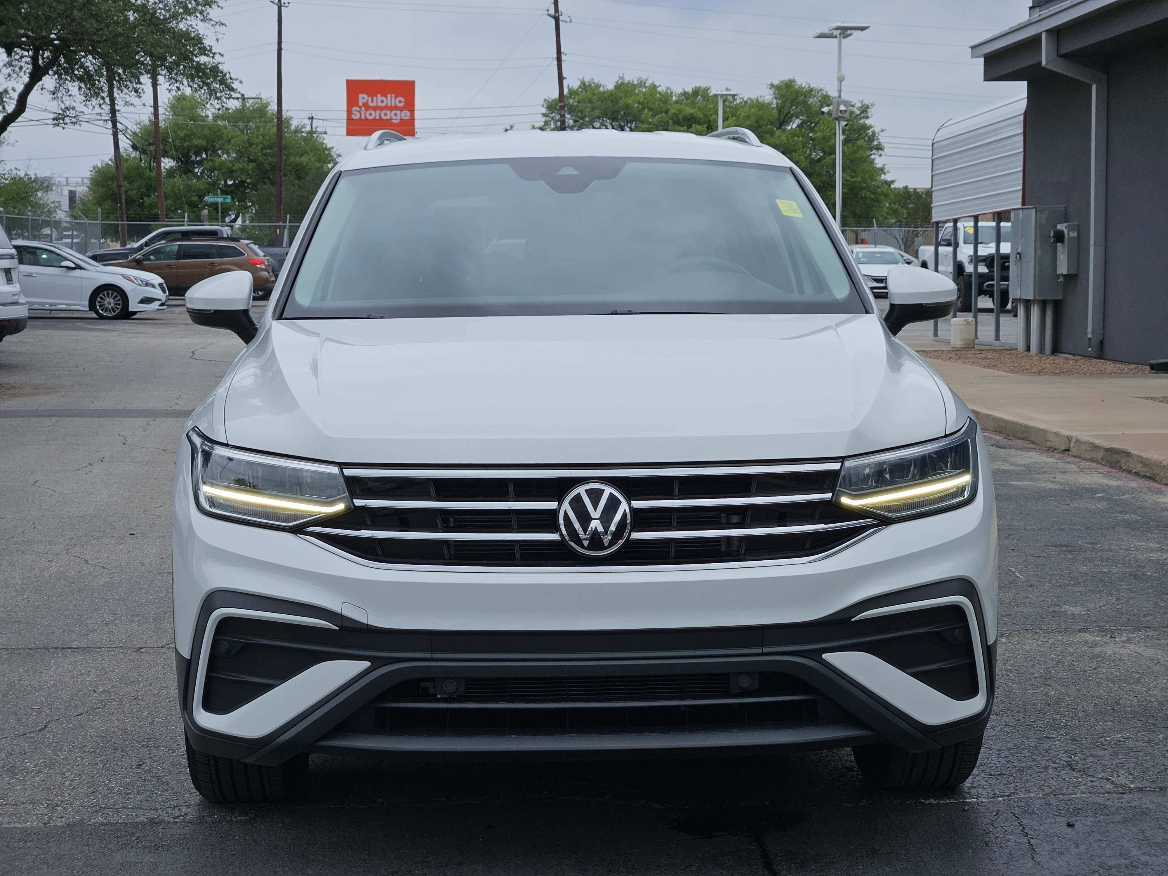 Used 2023  Volkswagen 2.0T SE image 2