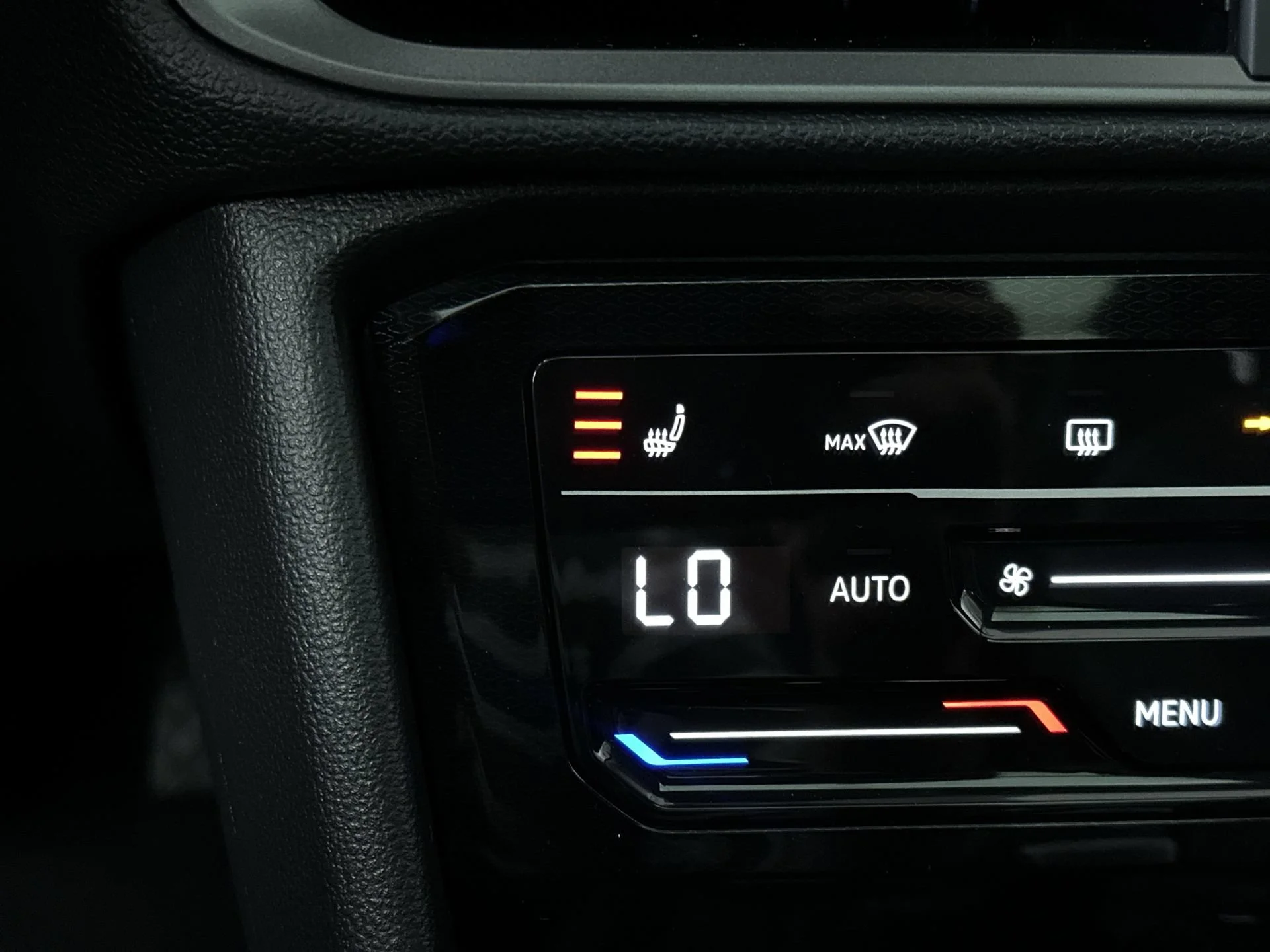 2025 Volkswagen Taos SE Black - Photo 20
