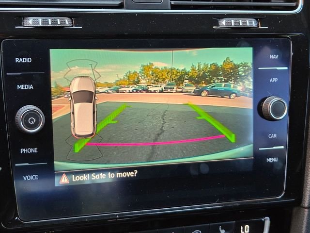 Used 2018 White Volkswagen DCC & Navigation 4Motion image 17