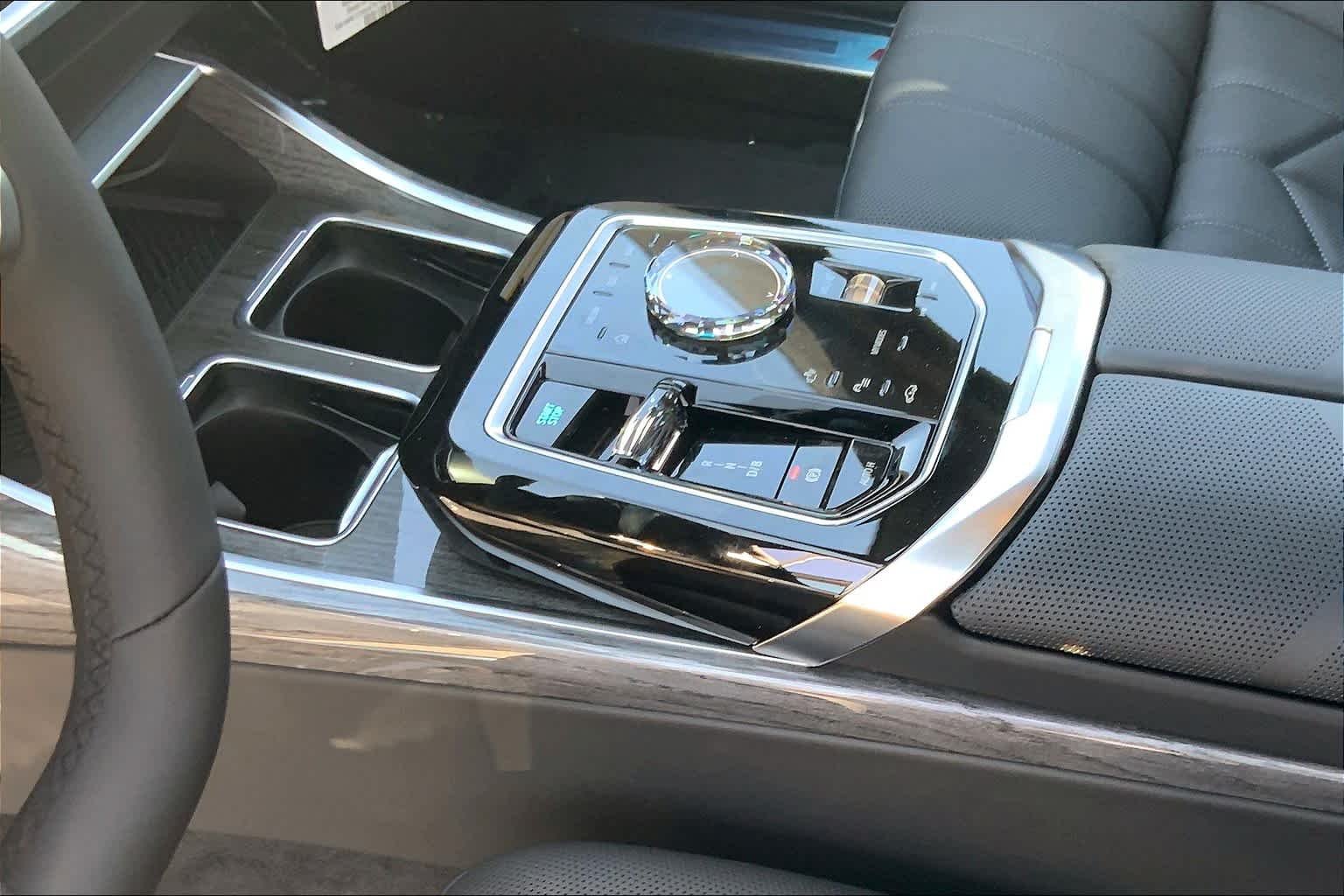 2025 BMW i7 50 - Photo 7