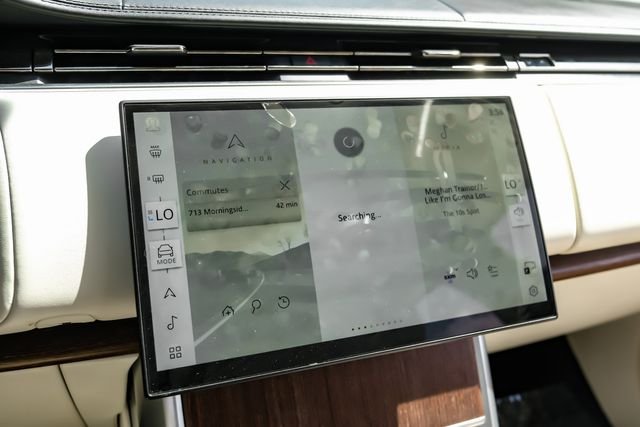 Used 2025 White Land Rover SE image 32