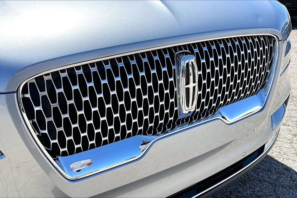 Used 2020 Radiance Metallic Lincoln Reserve image 29