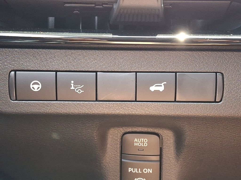 New 2026 White Nissan Platinum image 18