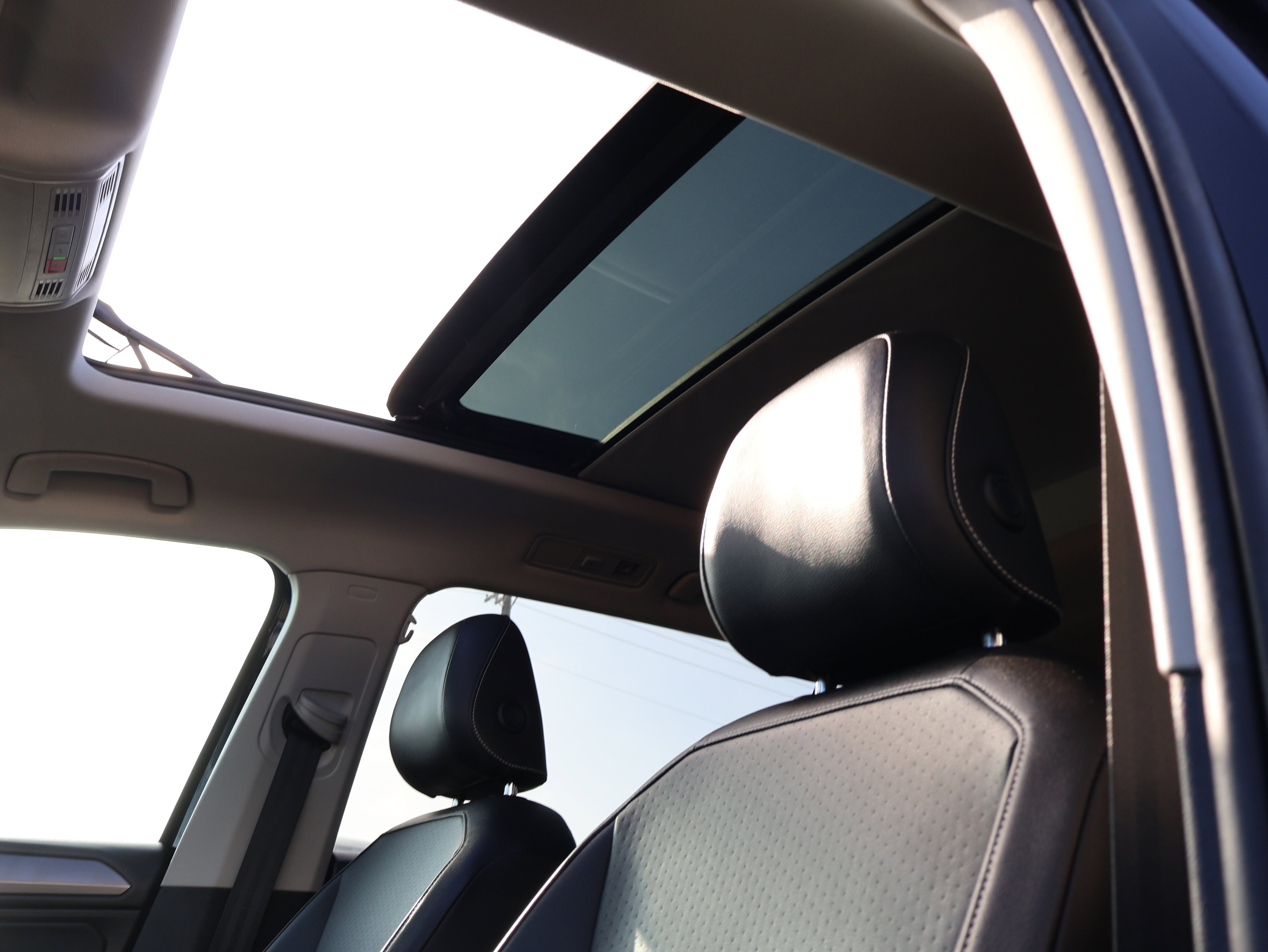 2022 Volkswagen Tiguan SE - Photo 42