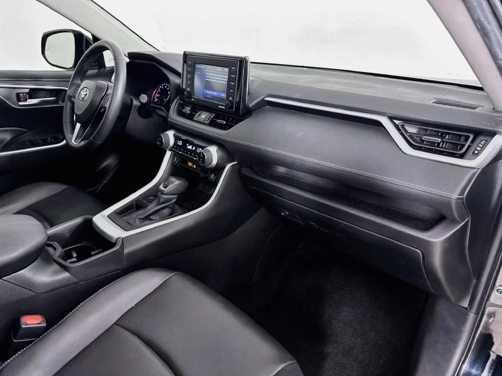 Used 2022 Midnight Black Metallic Toyota XLE Premium image 34