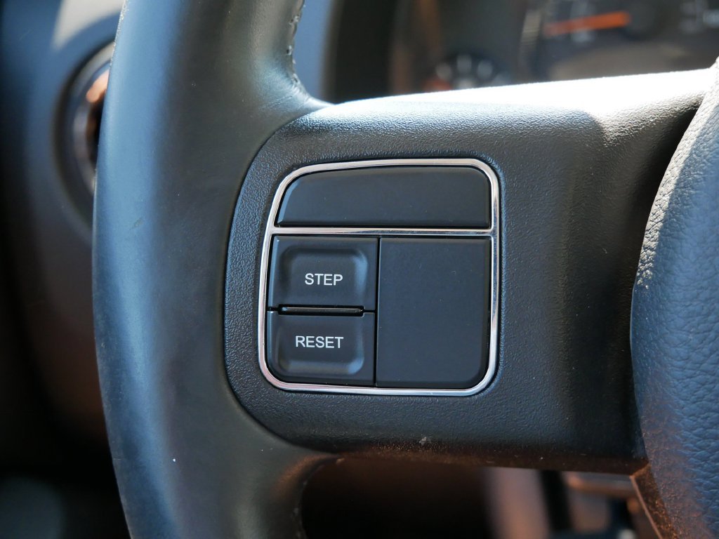 Used 2015 Silver Jeep Latitude image 16