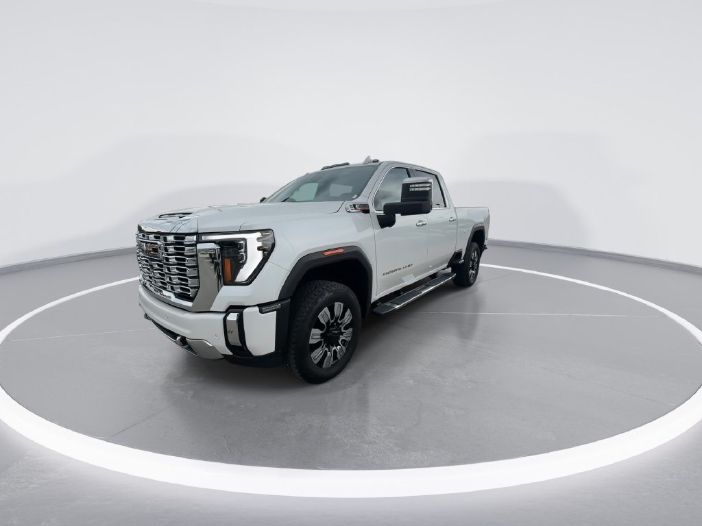 Used 2024 White GMC Denali image 4