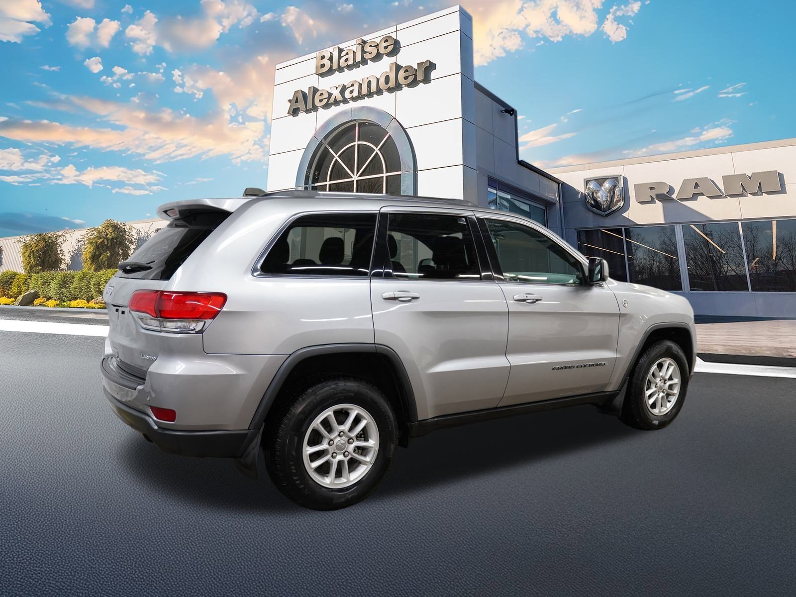 2019 Jeep Grand Cherokee Laredo E photo 2