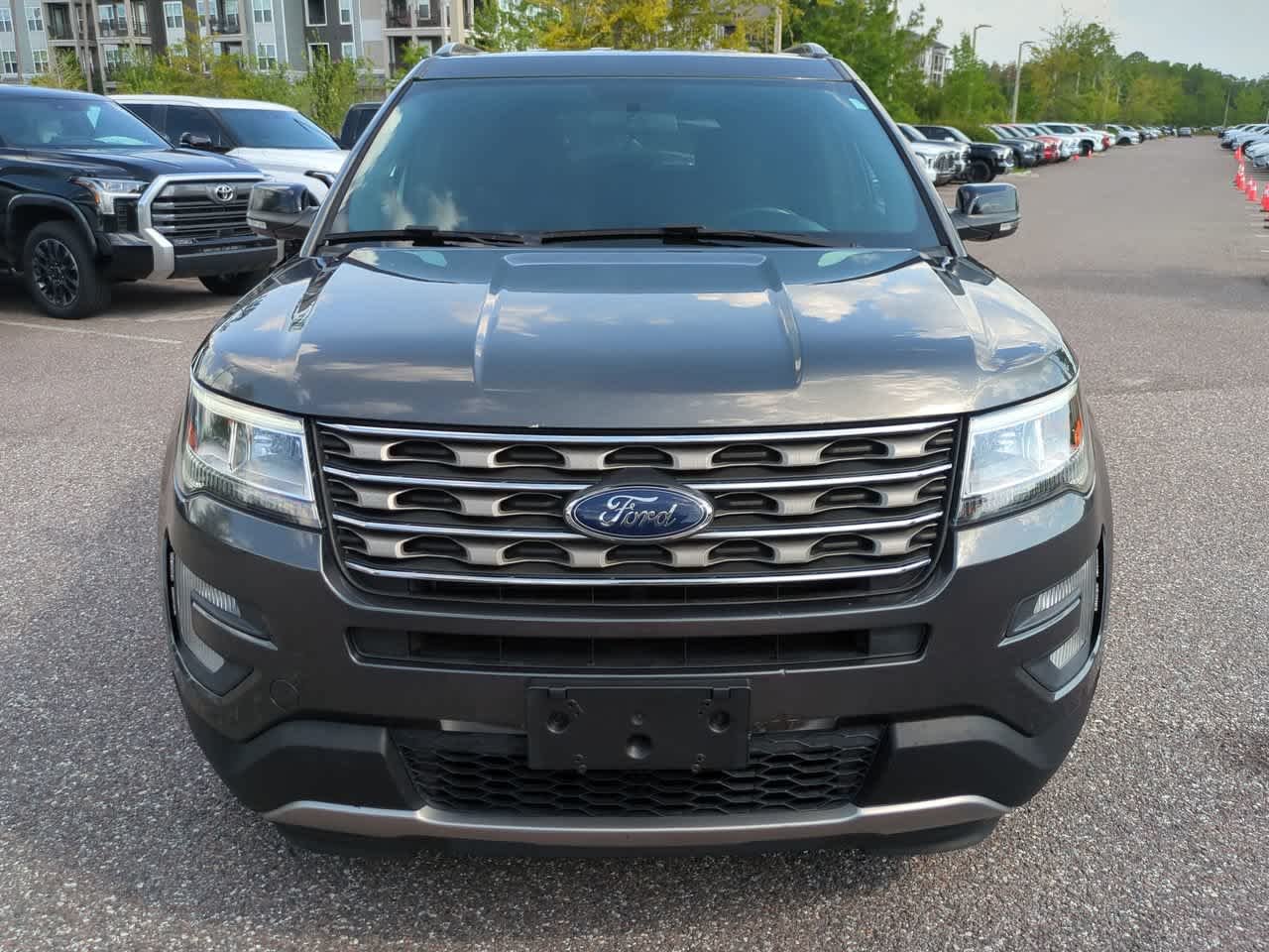 Used 2017 Magnetic Metallic Ford XLT image 9