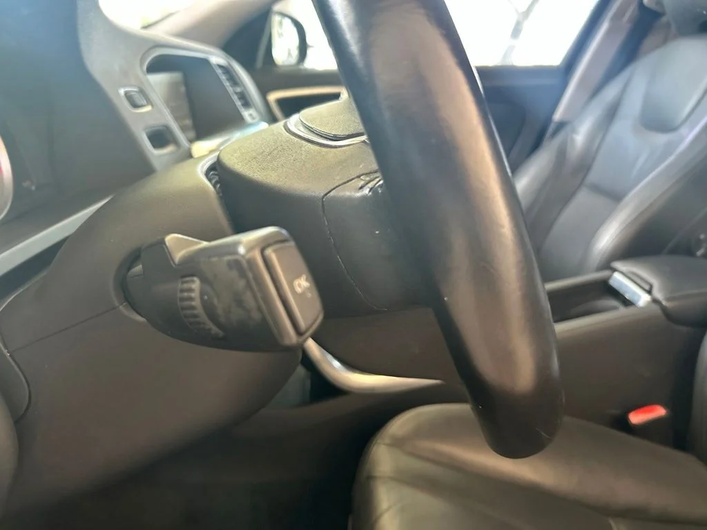 Used 2013  Volvo  image 37