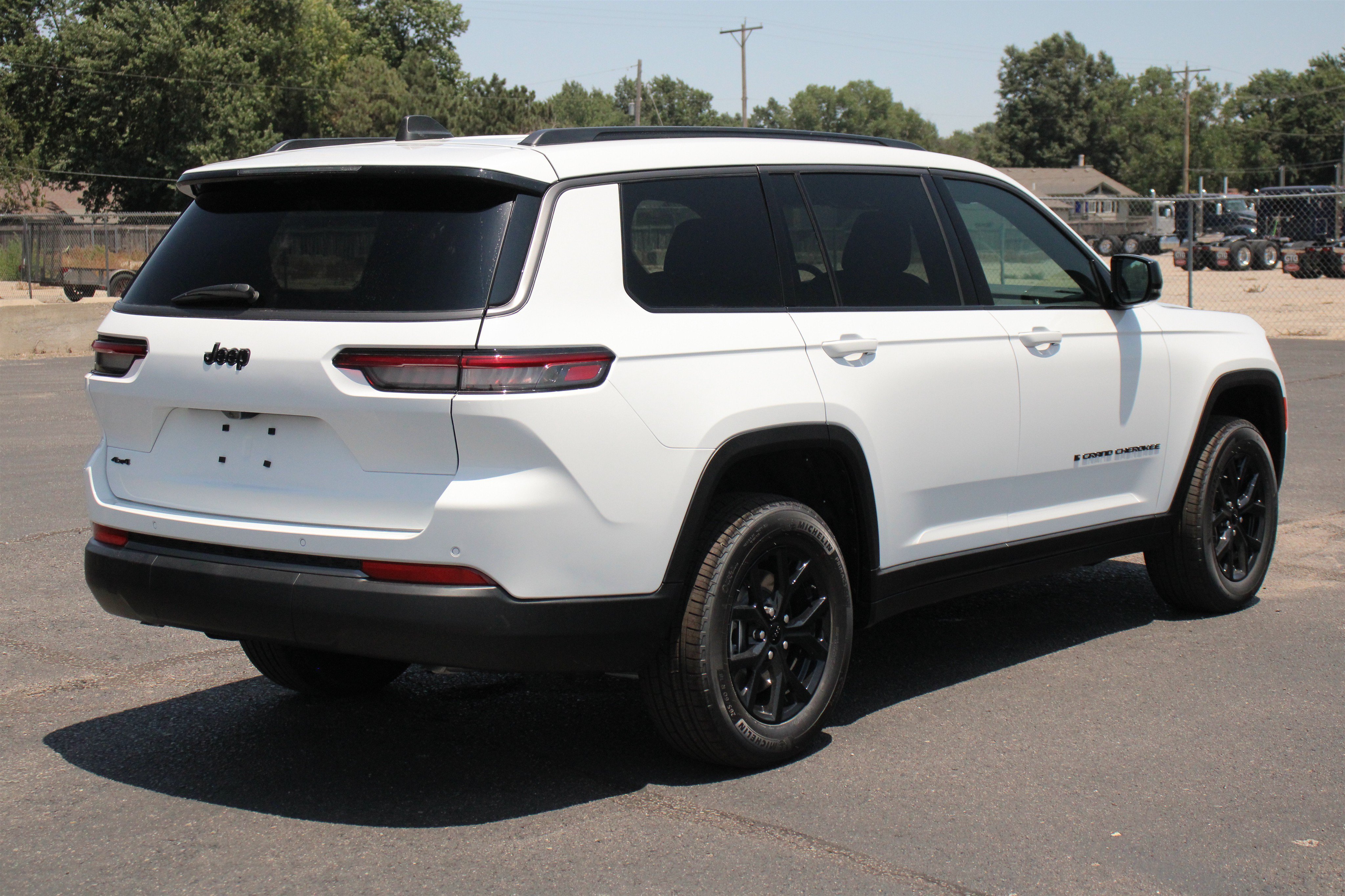 New 2026 Bright White Clearcoat Jeep Laredo Altitude image 36