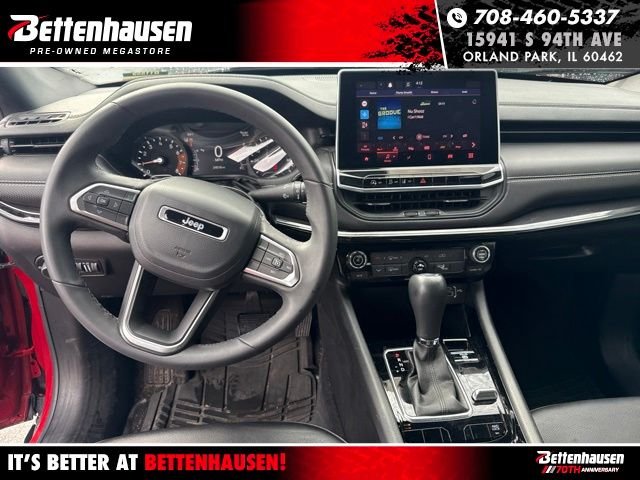 Used 2023 Red Jeep Latitude image 10