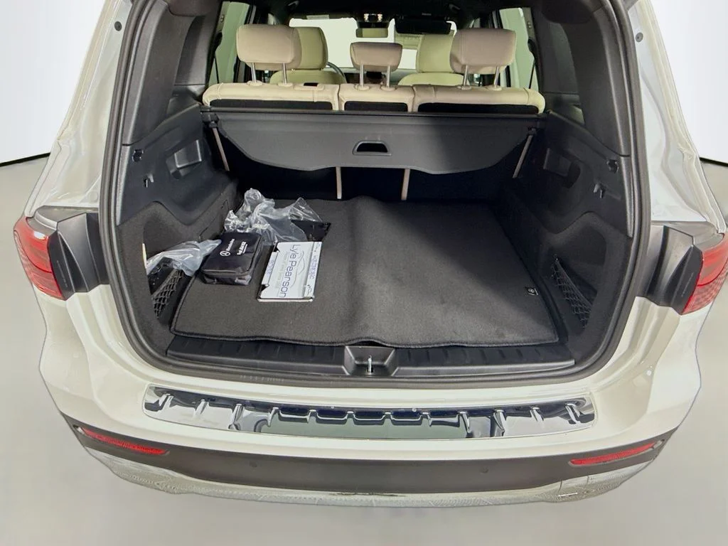 Certified Used 2025 Polar White Mercedes-Benz GLB 250 image 25