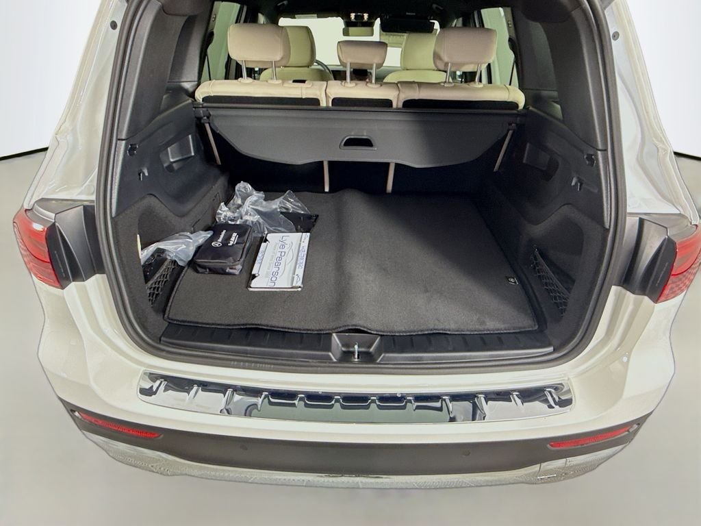 Used 2025 White Mercedes-Benz GLB 250 image 25