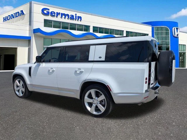 Used 2023 Fuji White Land Rover First Edition image 7
