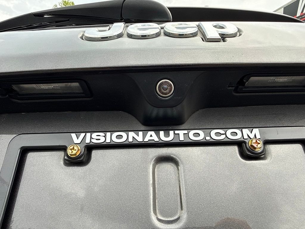Used 2018 Gray Jeep Latitude image 15