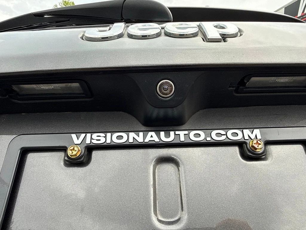 Used 2018 Gray Jeep Latitude image 15