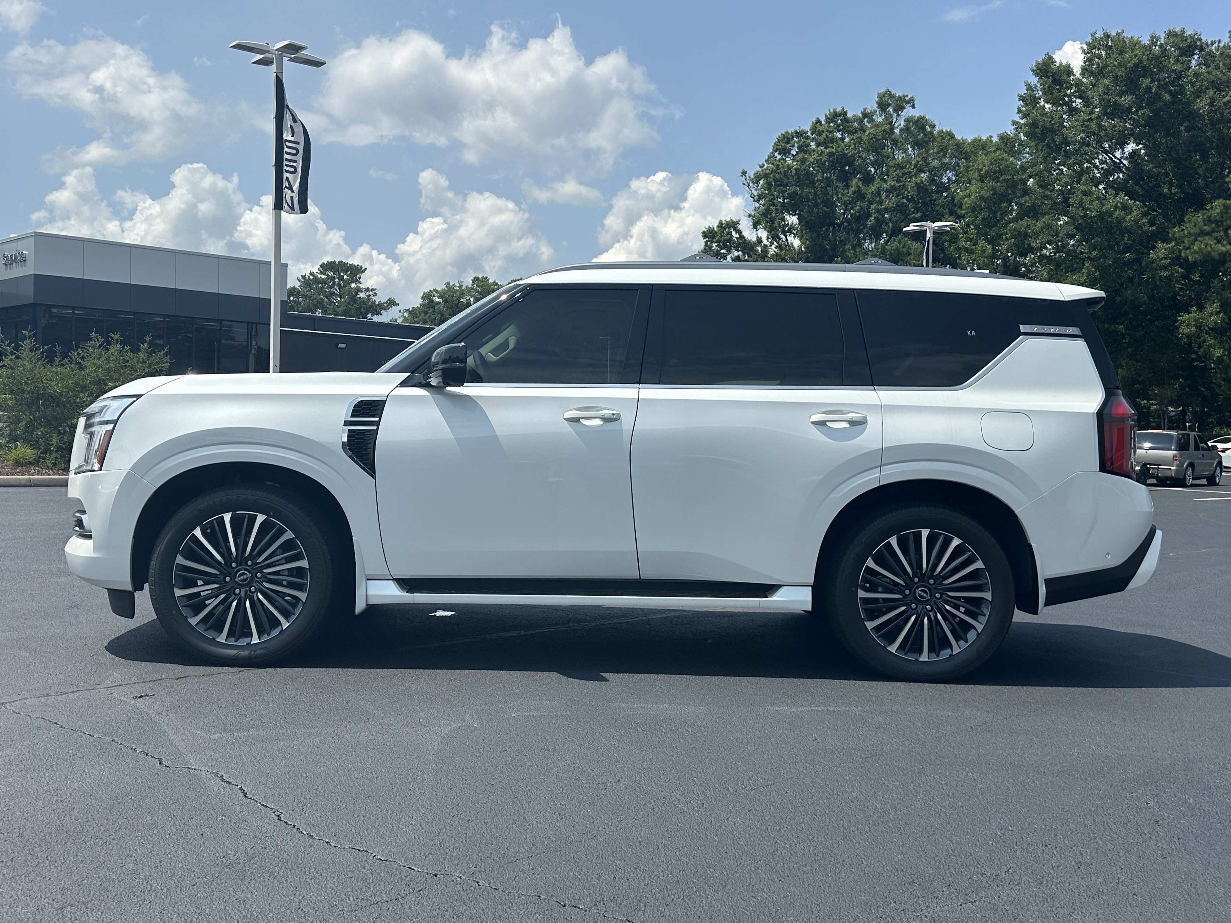 New 2026 Everest White Pearl Tricoat Nissan Platinum Reserve image 5