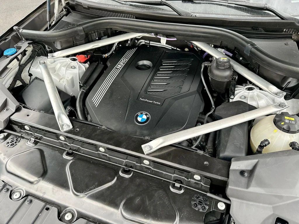 Used 2021 White BMW xDrive40i image 15